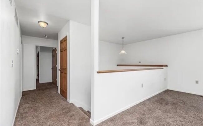 Building Photo - 621 Twin Valley Dr