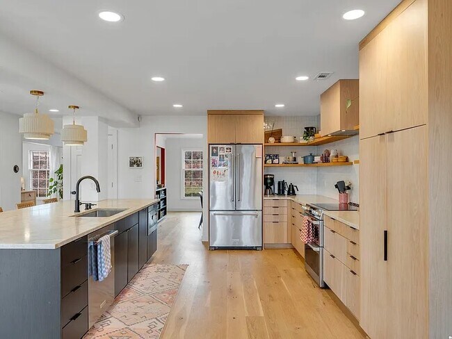 Building Photo - 1304 Lawrence Ave