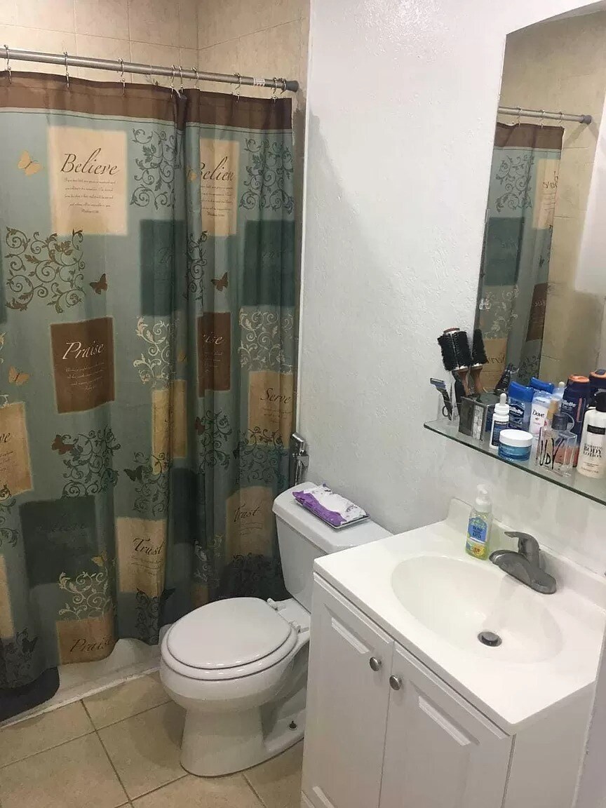 Building Photo - 11821 SW 123rd Ave