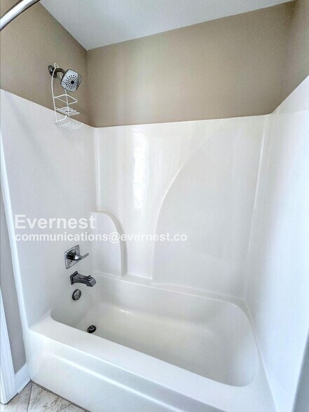 Building Photo - 744 Westcott Ln