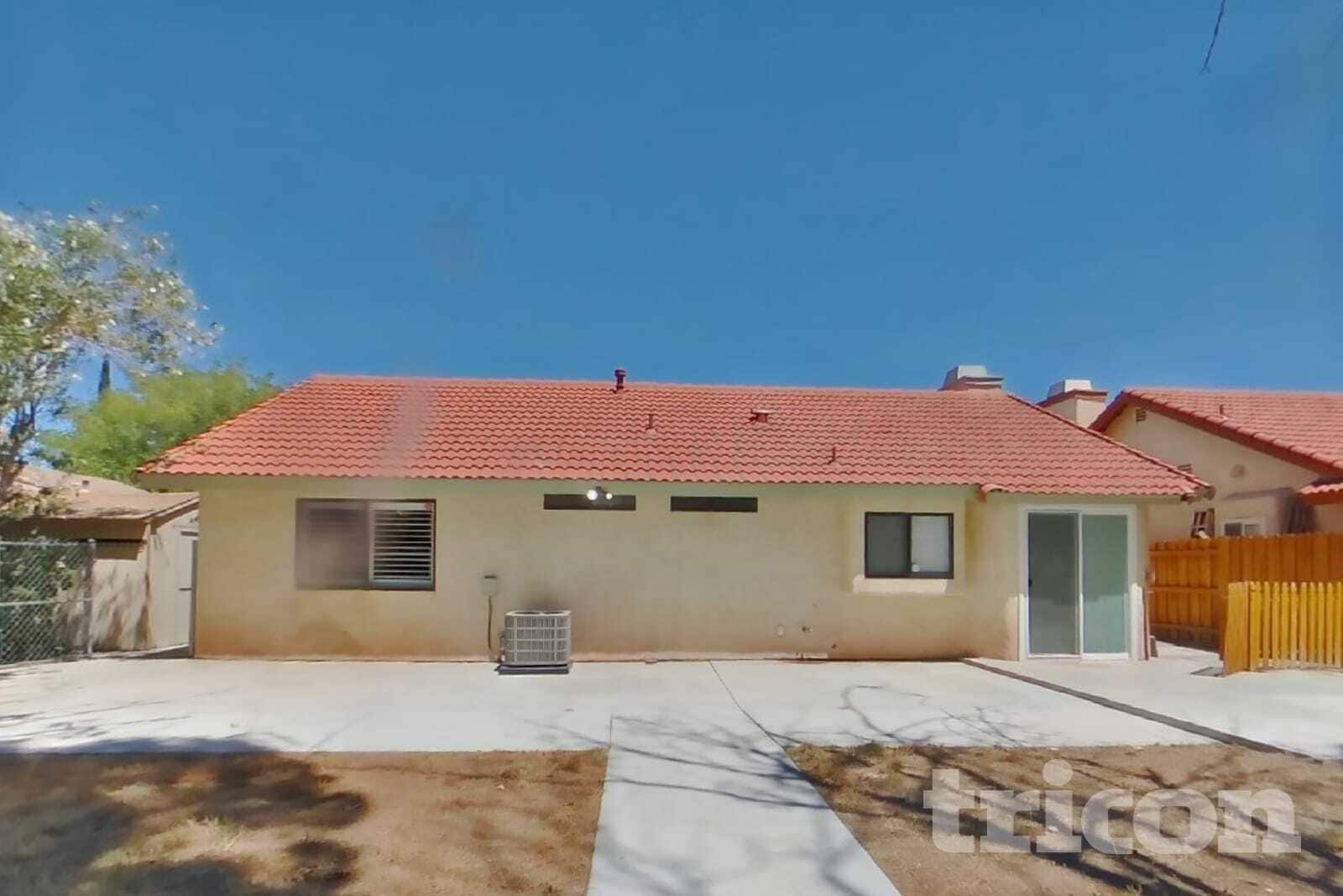 Building Photo - 43257 Echard Ave