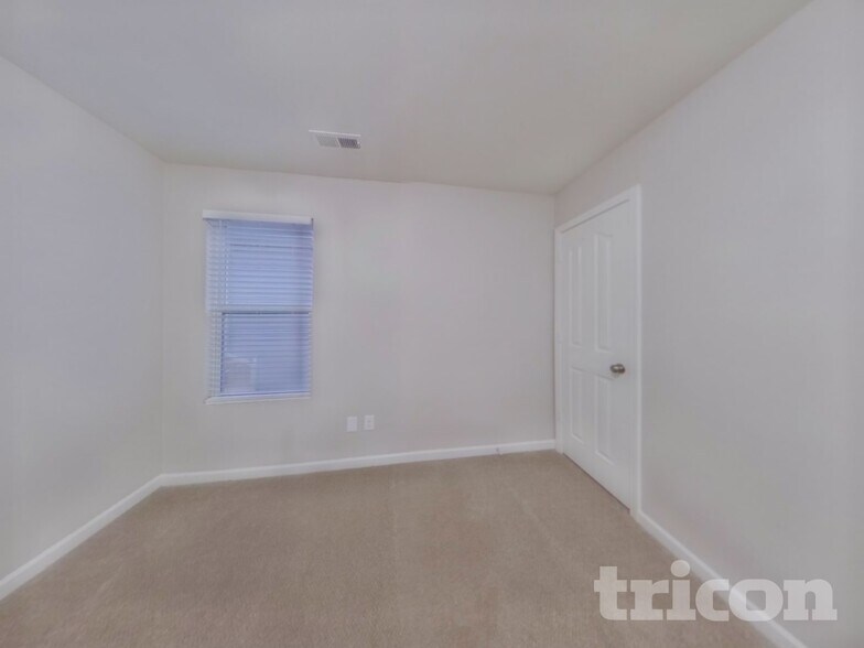 Building Photo - 4729 Brewer Dr
