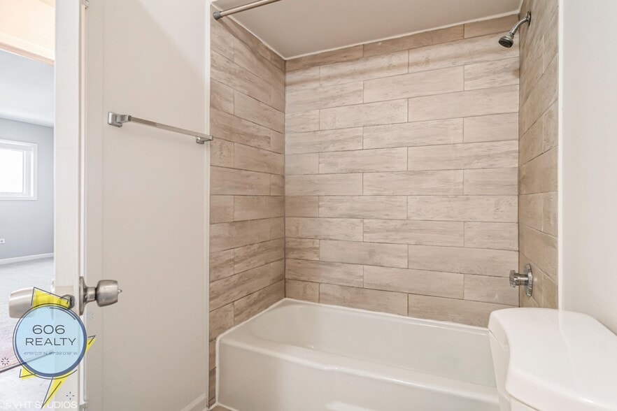 Building Photo - 115 N Kenilworth Ave