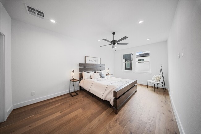 Building Photo - 1112 Hogan St