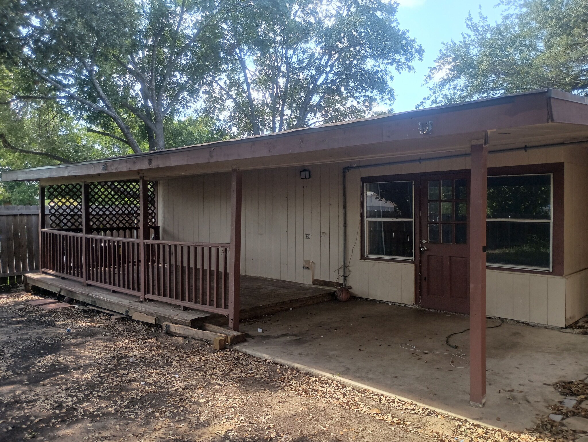 Building Photo - Room in Single Family Home on Nash Blvd