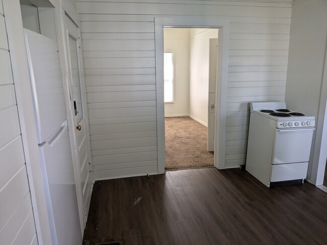 Building Photo - 2915 Winter Lake Rd