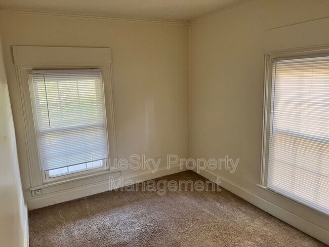 Building Photo - 1305 Cherry Ave