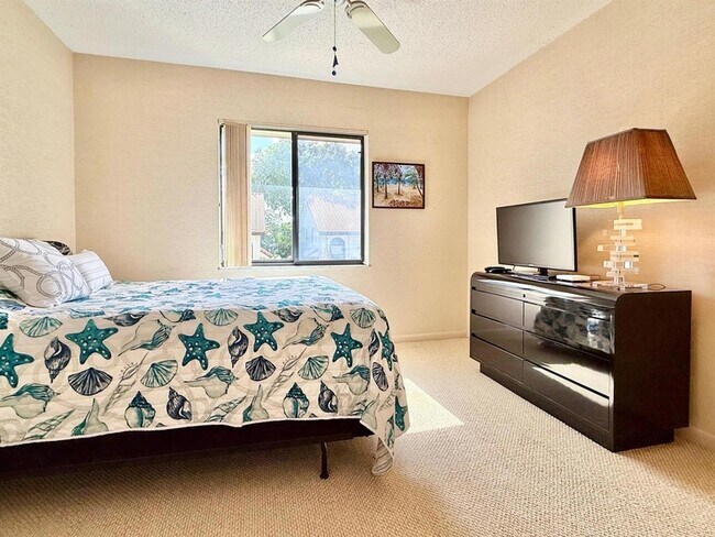 Building Photo - 10678 Ocean Palm Way