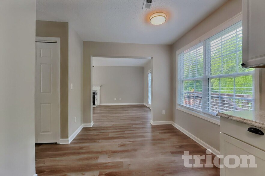 Building Photo - 5708 Green Apple Dr