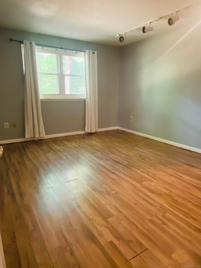 Building Photo - 507 Twin Circle Dr