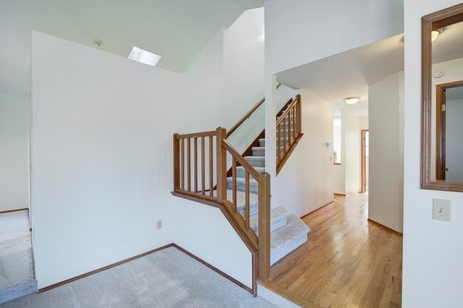 Building Photo - 4Bd/2.5Ba Sammamish Home
