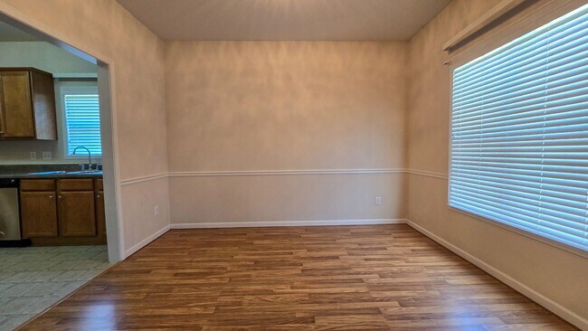 Building Photo - 4001 Parkview Ct