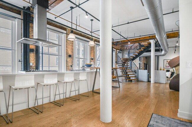Building Photo - 711 S Dearborn St