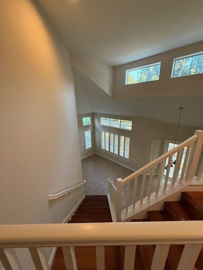 Building Photo - Nice Pleasanton home with great location