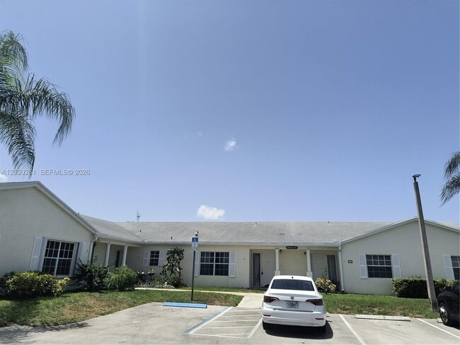 Building Photo - 21250 NE 9th Ct
