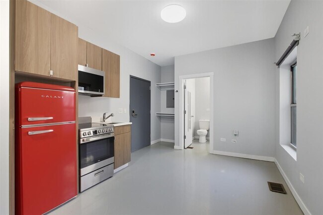 Building Photo - 4700 N Racine Ave