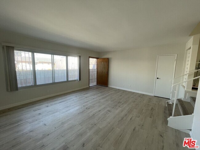 Building Photo - 525 S Osage Ave