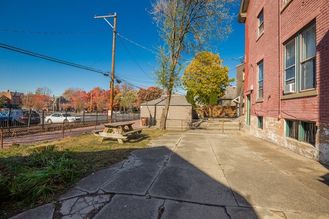 Building Photo - 520 Overton St