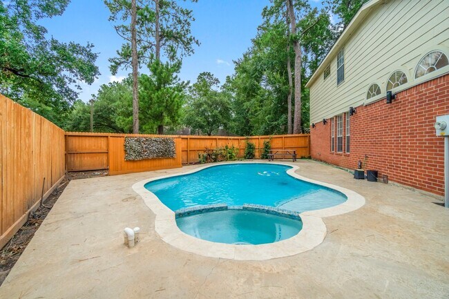 Building Photo - 83 Terraglen Dr