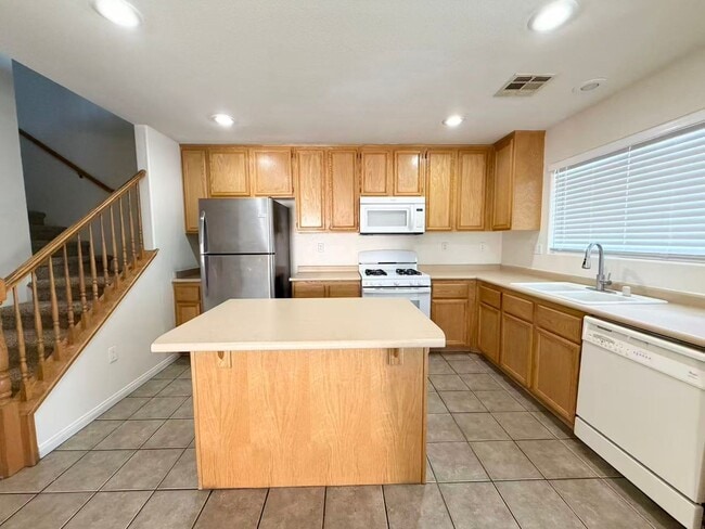 Building Photo - Spacious 2-story home located in a convenient Las Vegas gate community