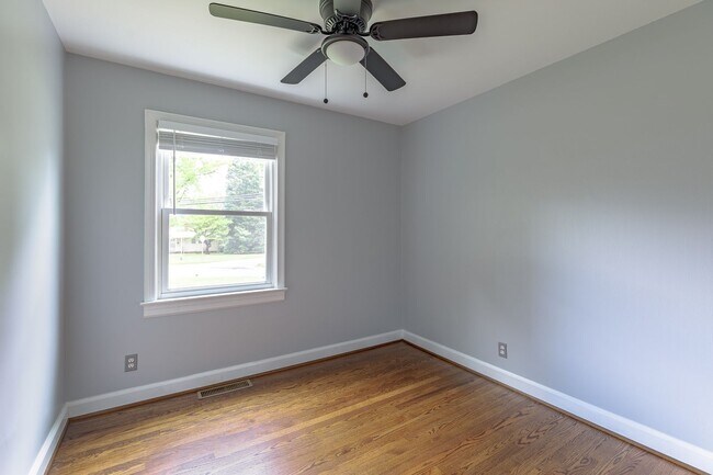 Building Photo - Spacious home located in a great neighborhood!