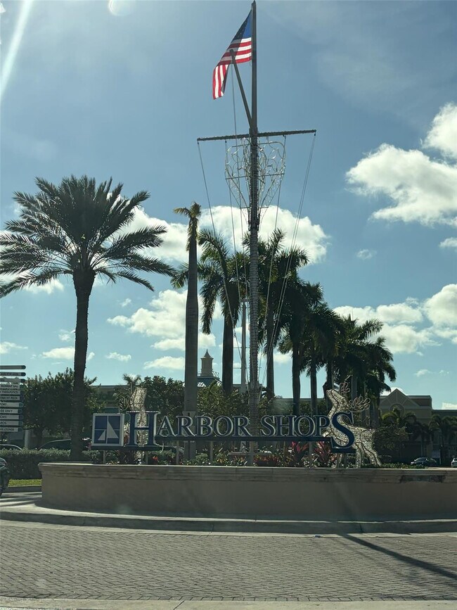 Building Photo - 2119 SE 10th Ave