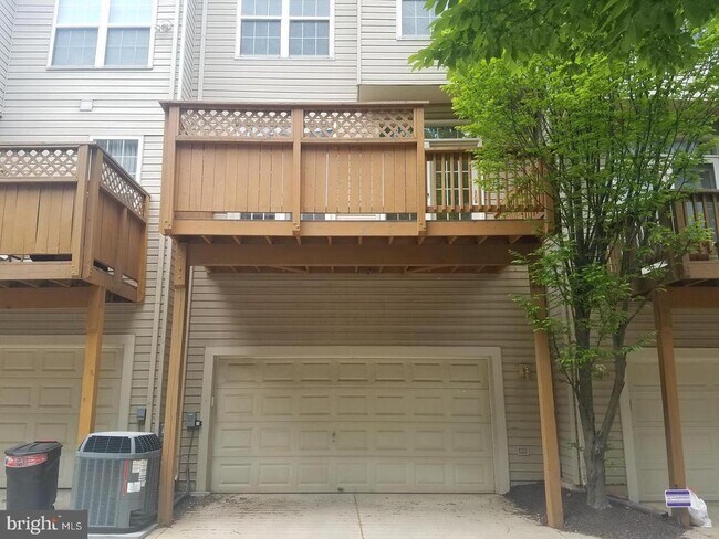 Building Photo - 9609 Athens Pl
