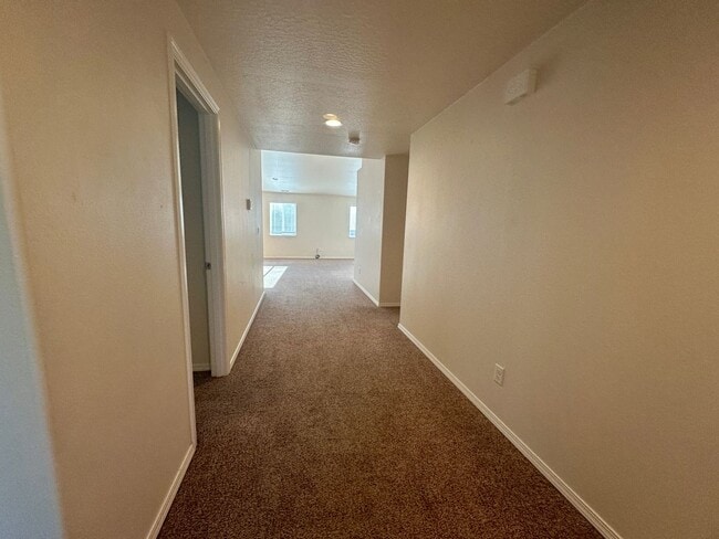 Building Photo - $300 discount for first month rent