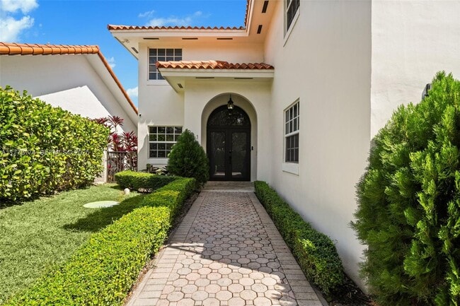 Building Photo - 911 SW 57th Ave