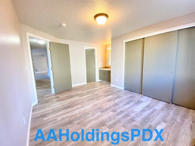 Building Photo - 8061 SE Woodstock Blvd