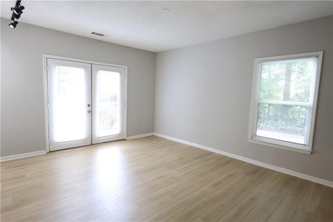 Building Photo - 1092 Mountain Springs Dr