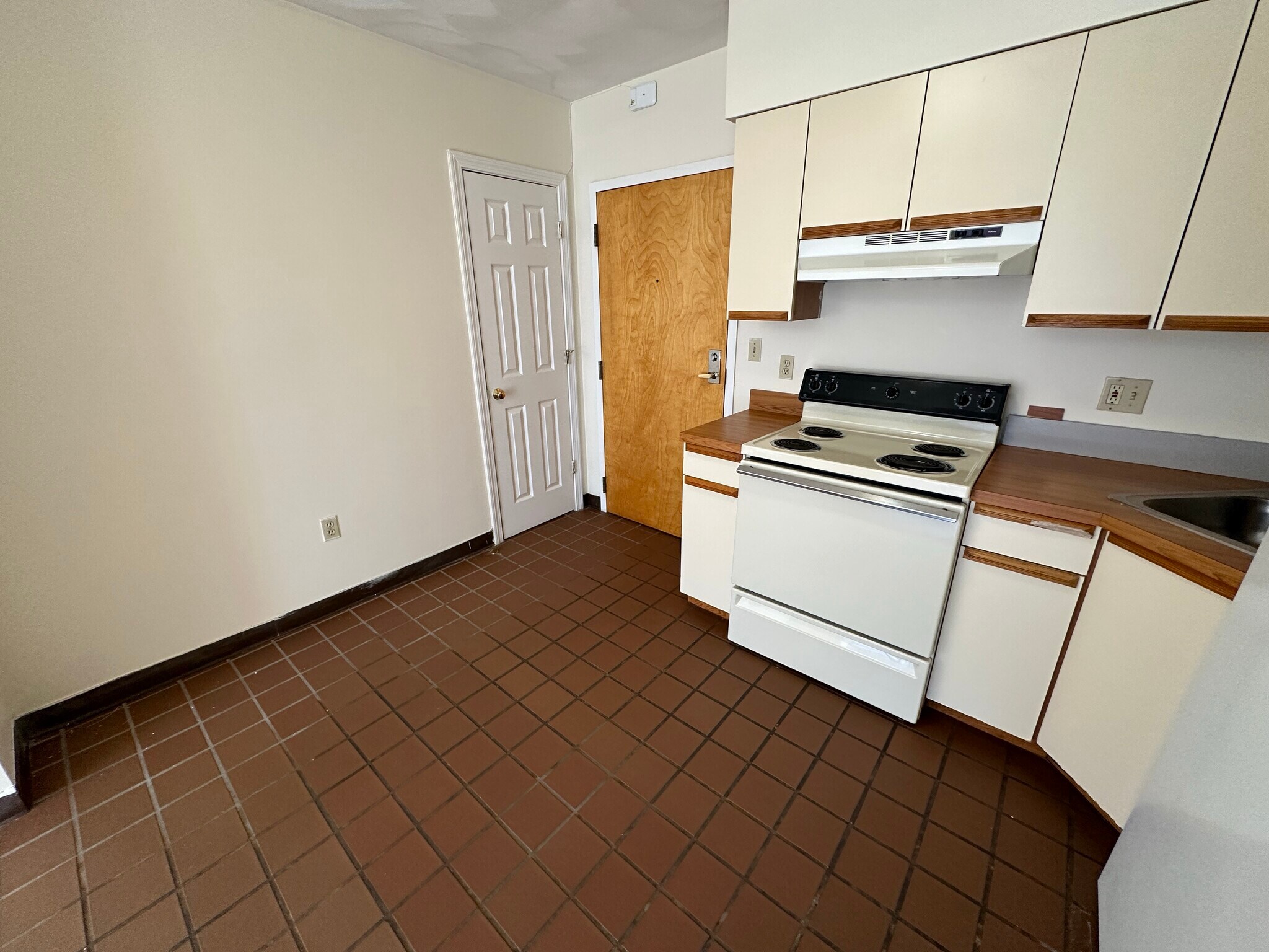 Building Photo - 80 Essex St