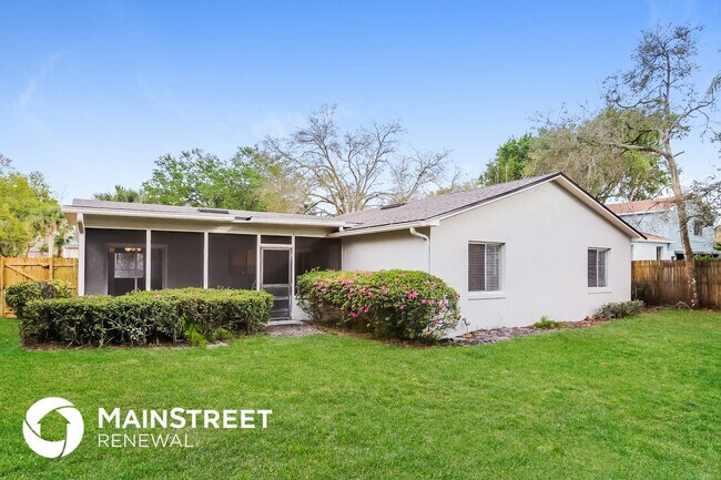 Building Photo - 1800 Gladiolas Dr