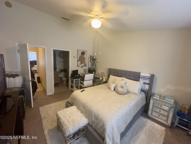 Building Photo - 12311 Kensington Lakes Dr