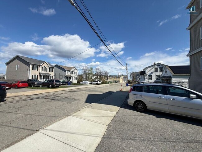 Building Photo - 170 King St