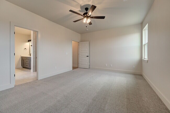 Building Photo - 6101 Kinnick Dr