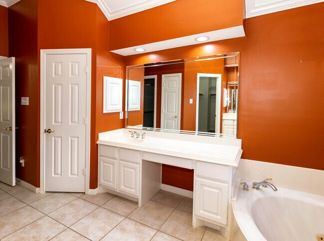 Building Photo - 2435 Thorndon Park Ct