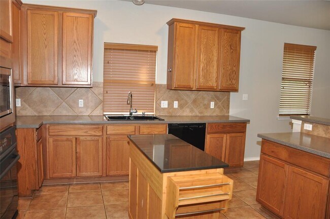 Building Photo - 507 Las Colinas Dr