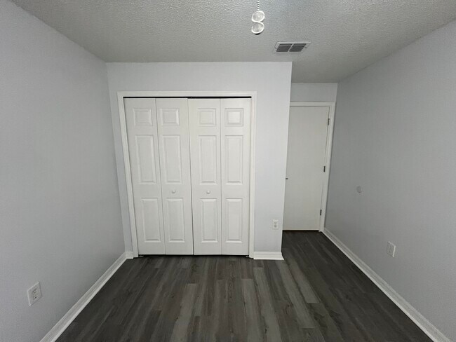 Building Photo - 12833 Parkbury Dr