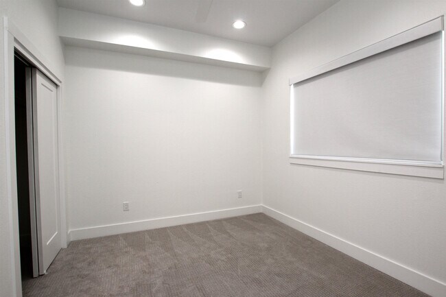Building Photo - 203 Paschal St