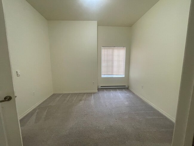 Building Photo - Town House in Post falls
