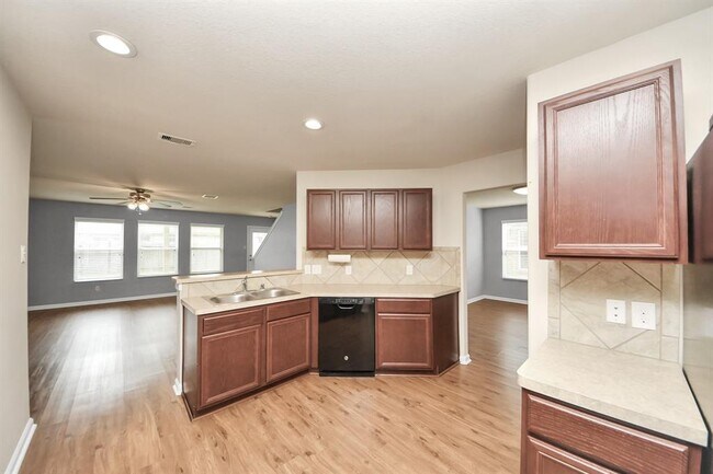 Building Photo - 9914 Swallow Dr