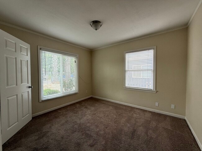 Building Photo - 1220 Browning Dr