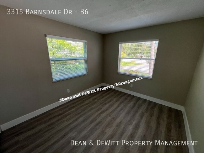 Building Photo - 3315 Barnsdale Dr