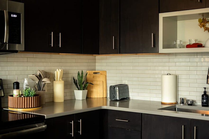 Building Photo - 1229 W 1st Ave