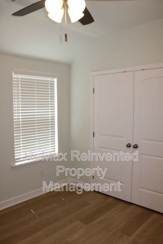 Building Photo - 921 Holbrook Dr