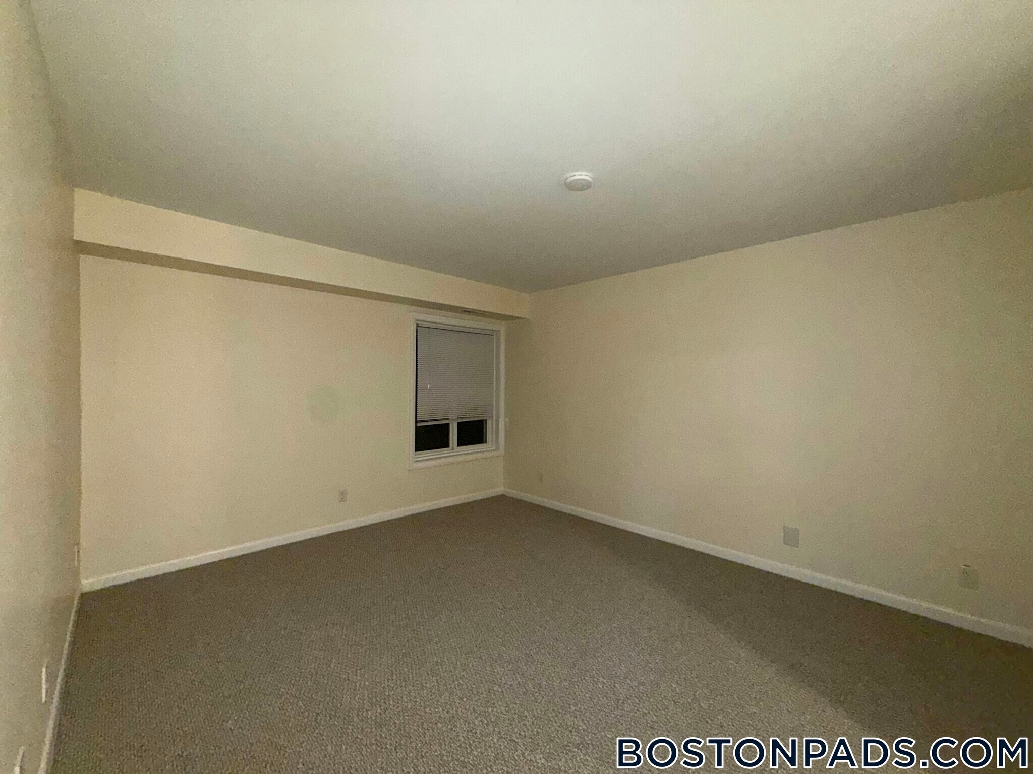 Building Photo - 16 Westgate Dr