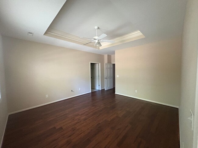 Building Photo - 3BR/2BA Condo with Sunroom & 2-Car Garage