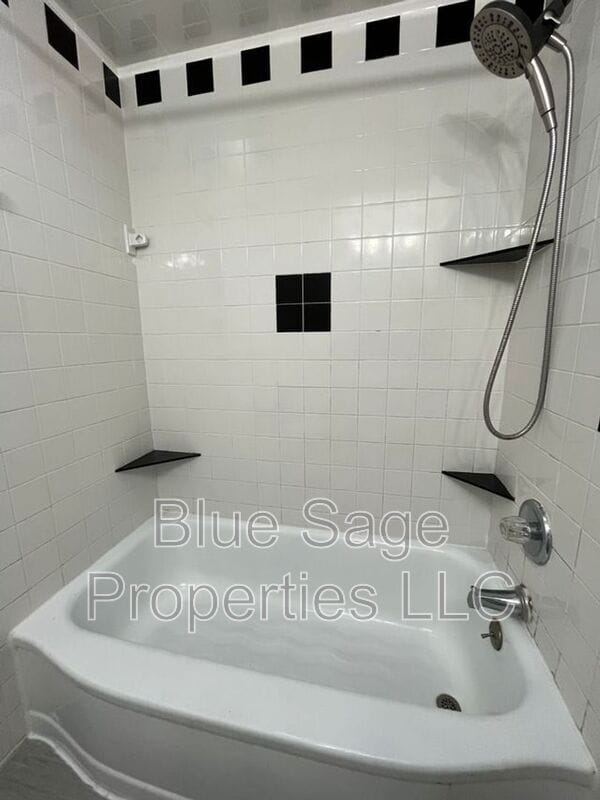 Building Photo - 229 Spruce St