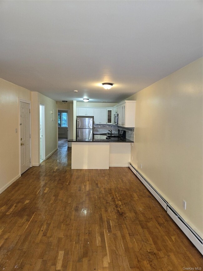 Building Photo - 985 Halsey St